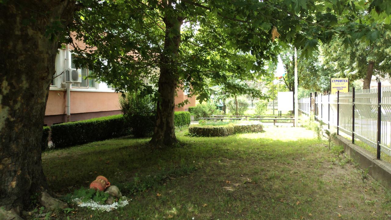 Hotel Stroitel Hisarya Extérieur photo
