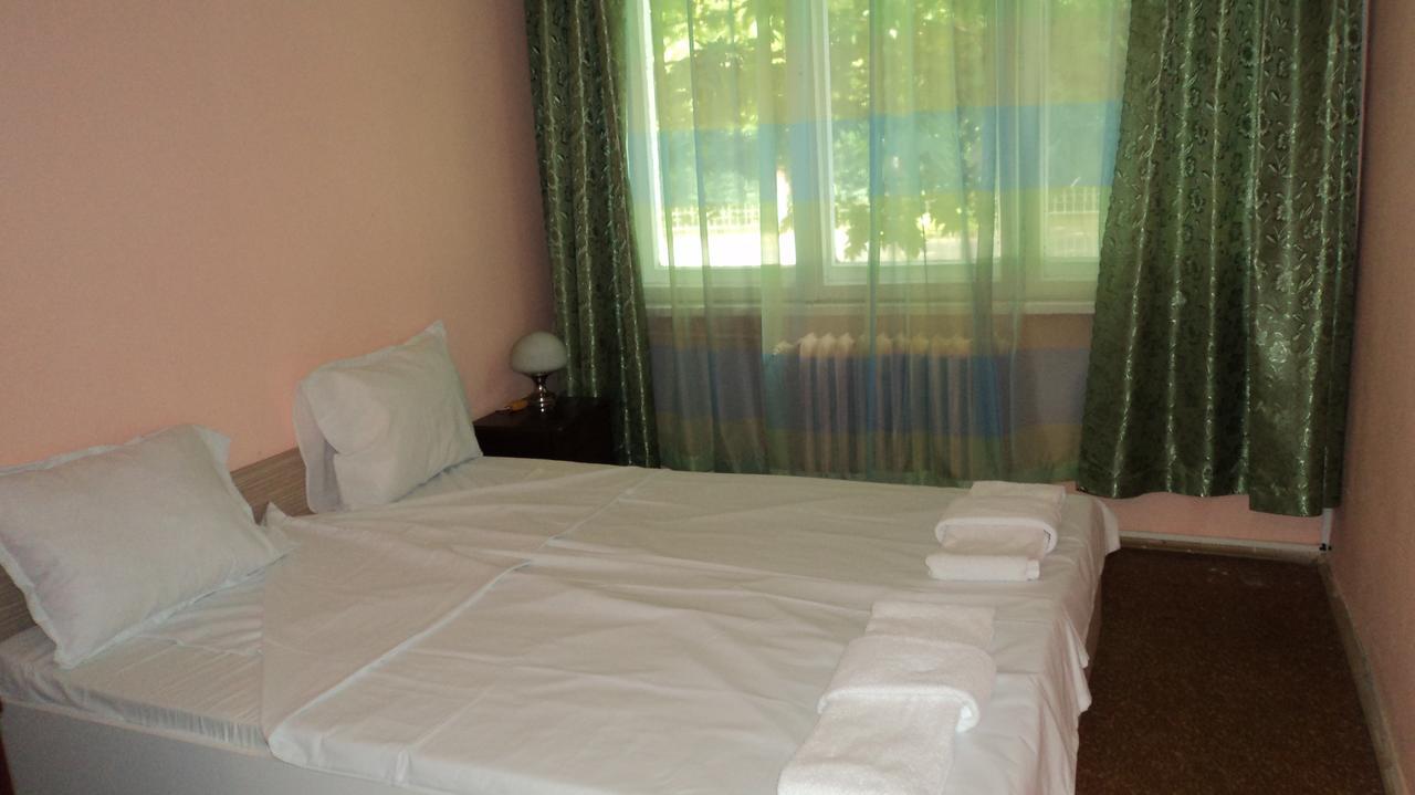 Hotel Stroitel Hisarya Extérieur photo